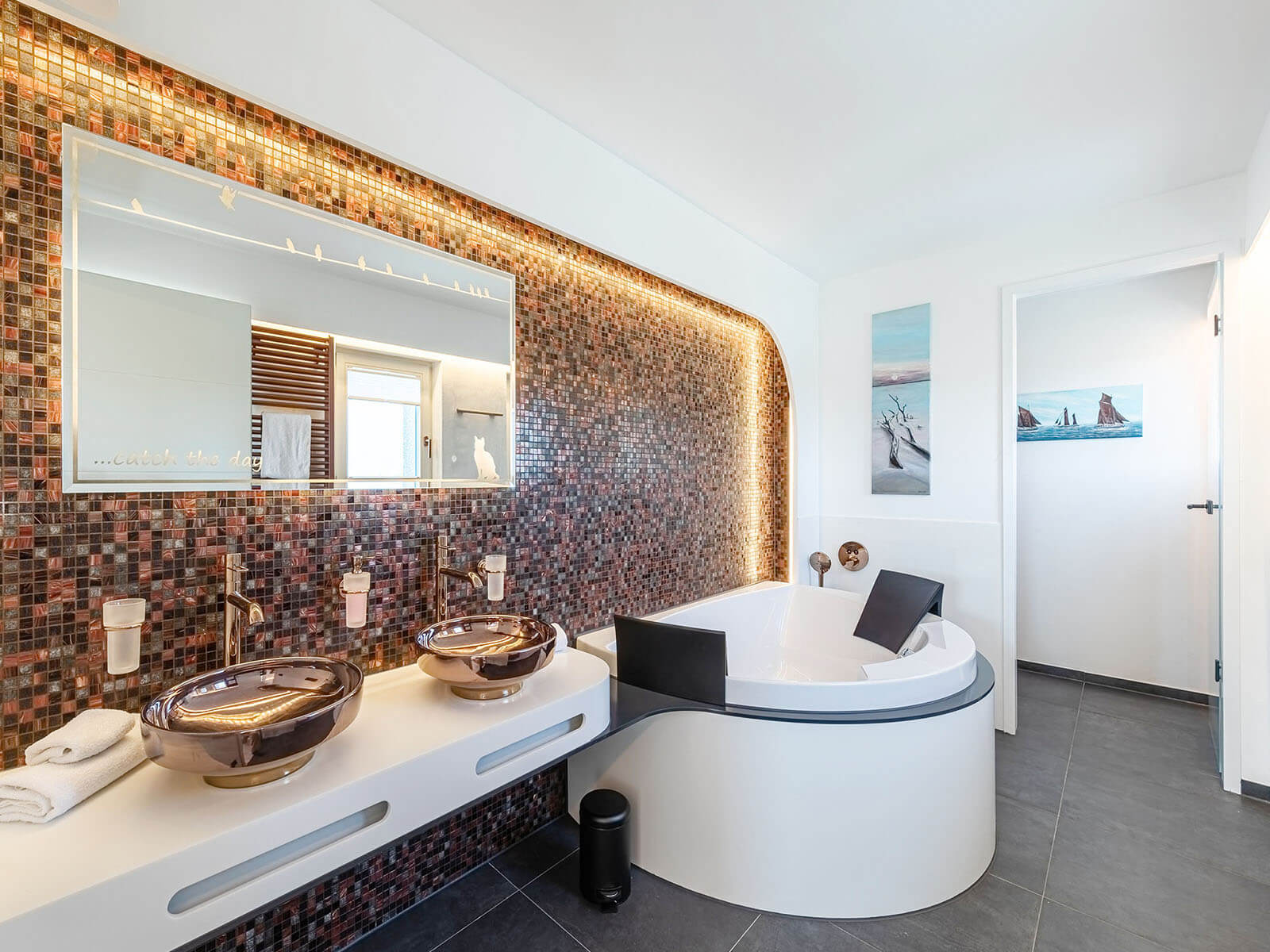 Modern ausgestattete Ferienwohnung mit stilvollem Badezimmer an der Ostsee
