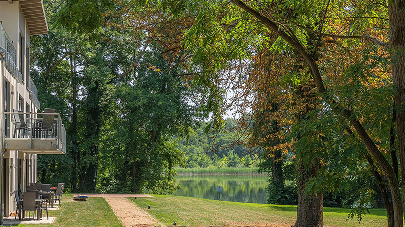 Seeblick in der Apartmentanlage Yoga am See