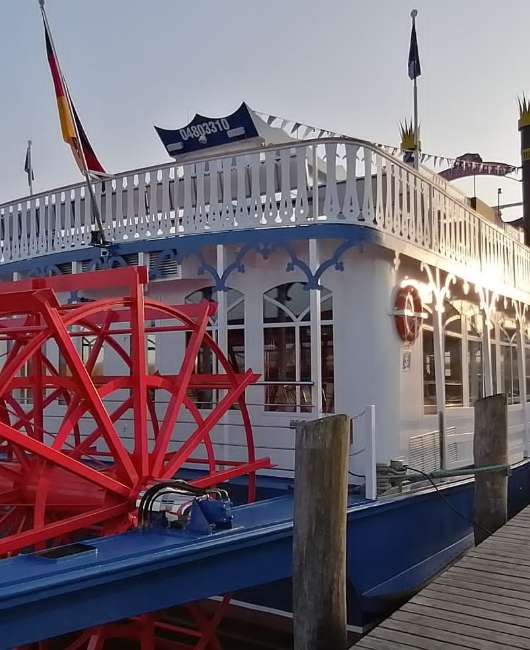 Raddampfer auf der Ostsee